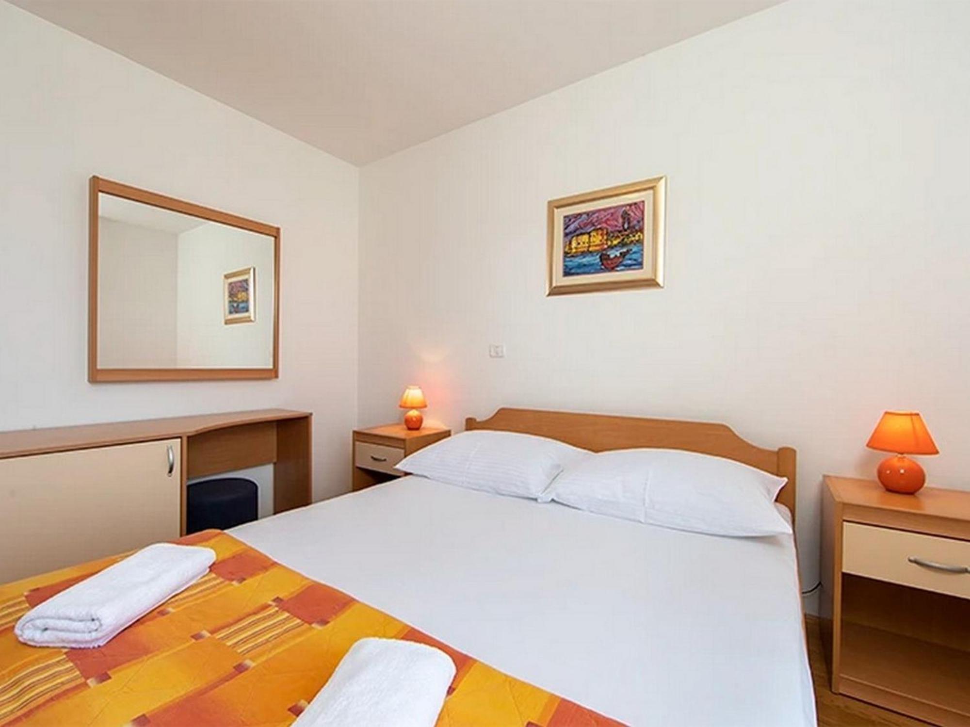 Apartments By The Sea Igrane, Makarska - 17292 Номер фото