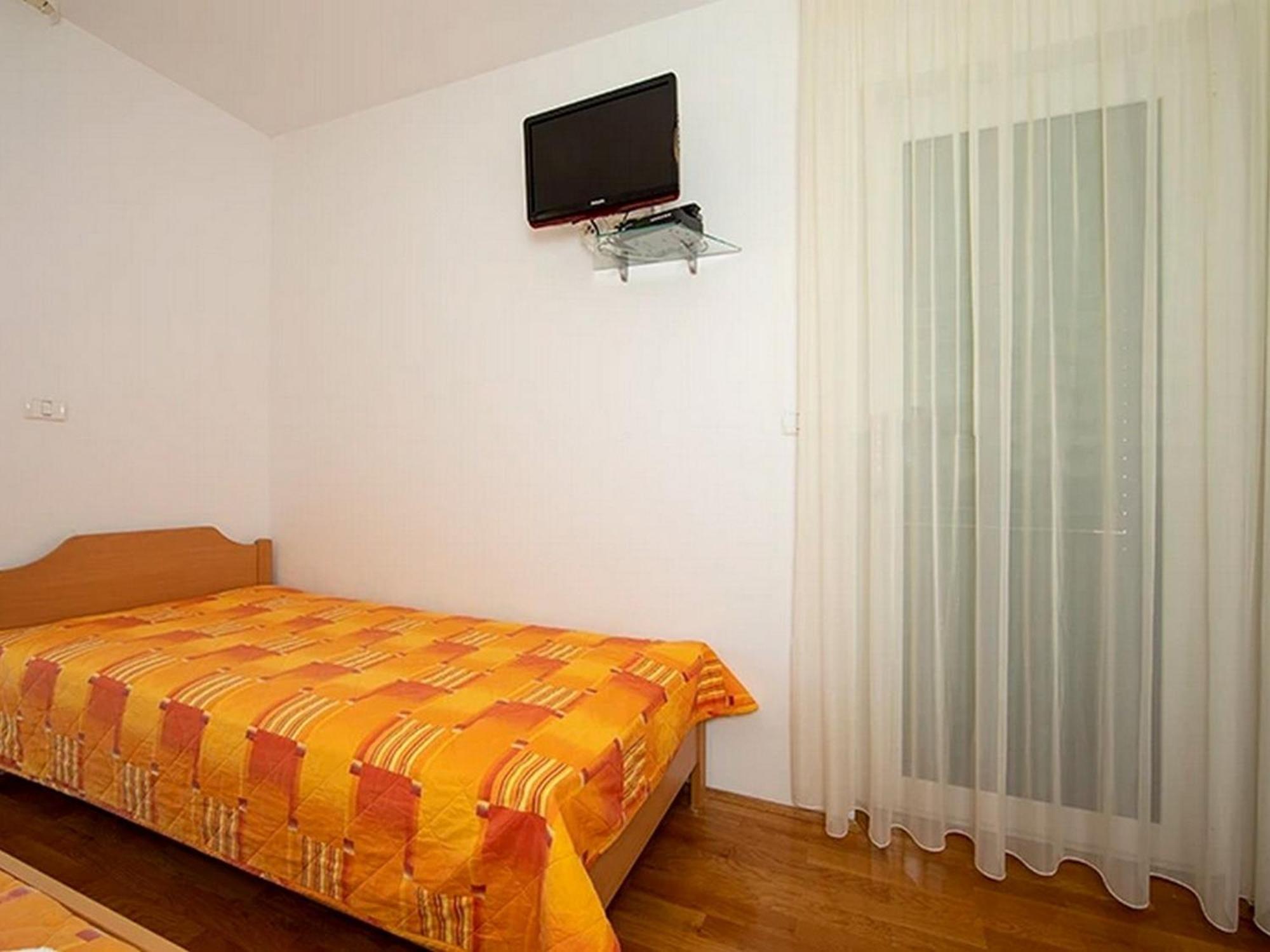 Apartments By The Sea Igrane, Makarska - 17292 Номер фото