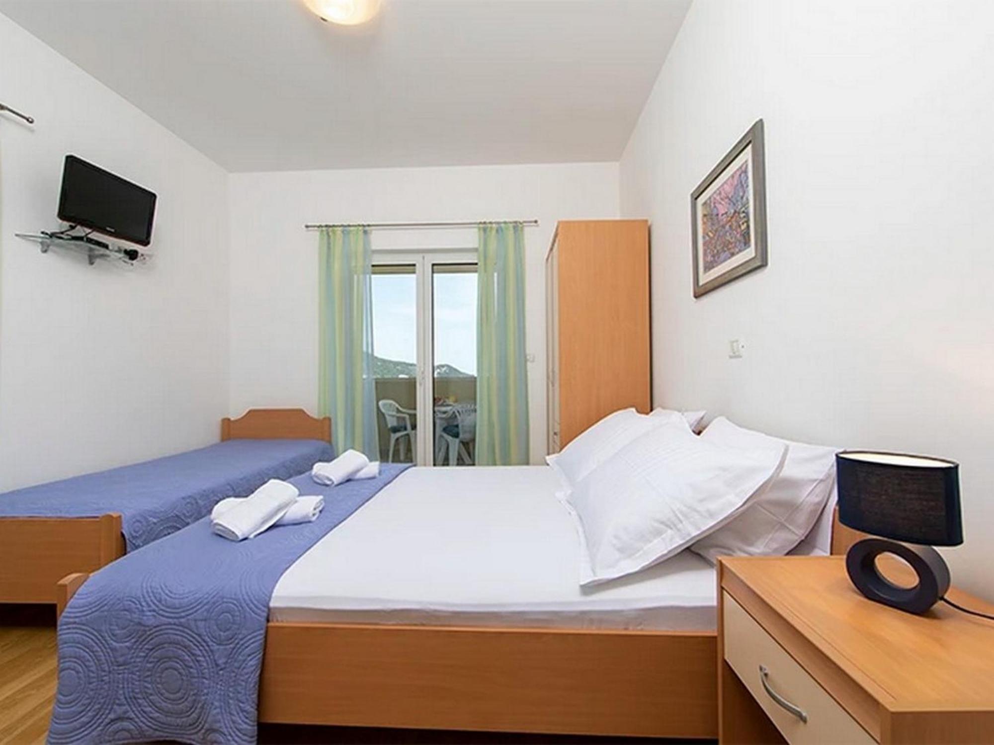 Apartments By The Sea Igrane, Makarska - 17292 Номер фото