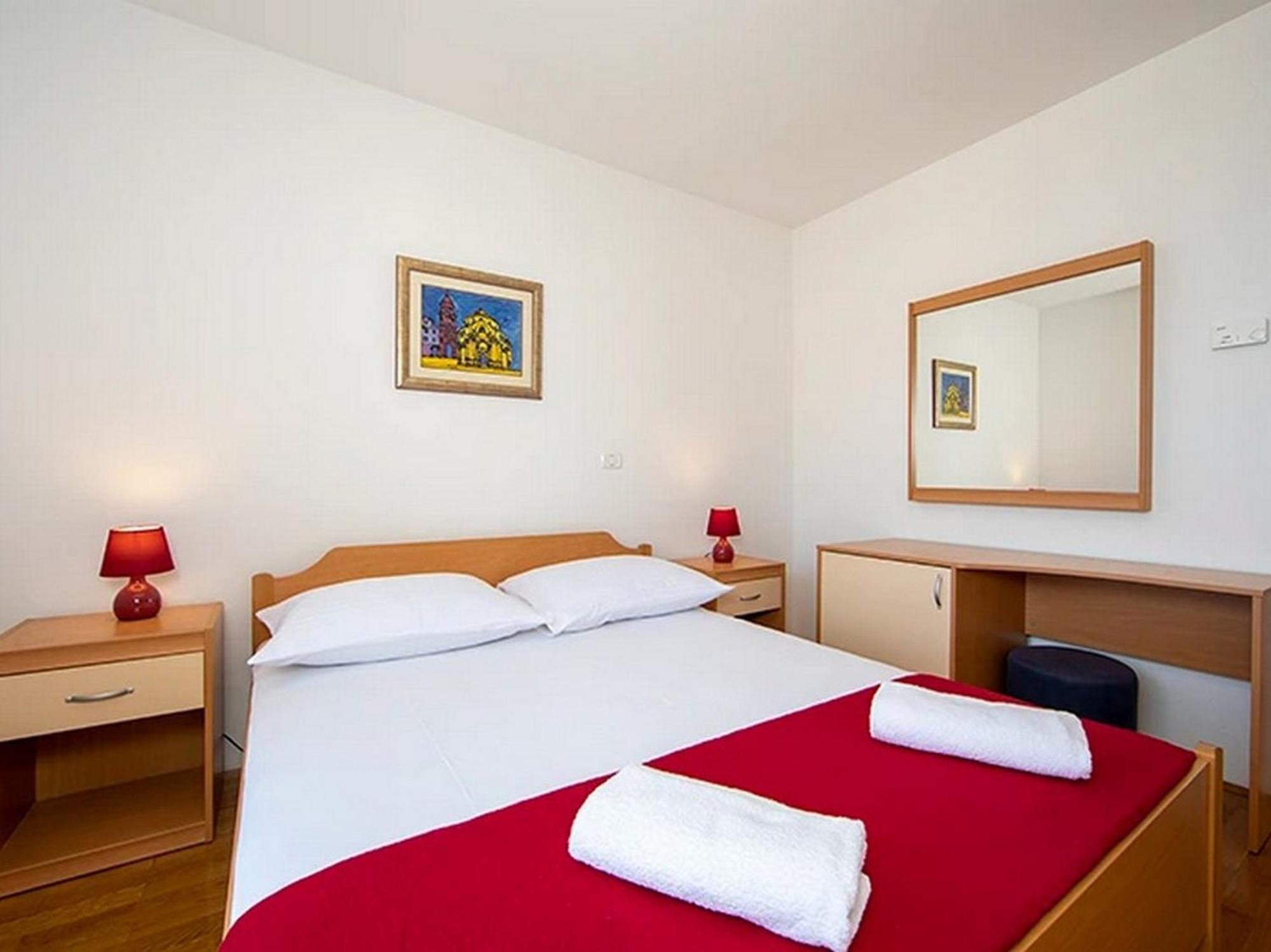 Apartments By The Sea Igrane, Makarska - 17292 Номер фото