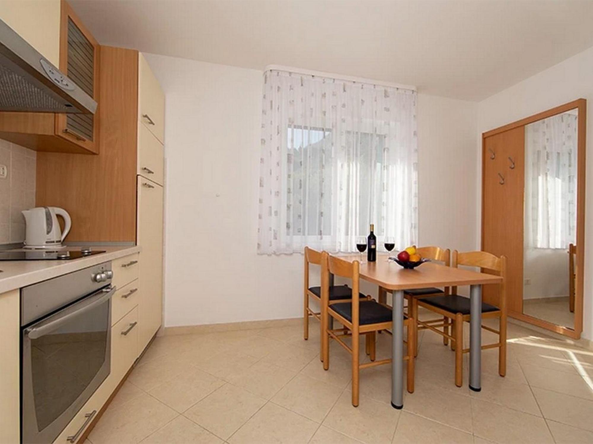 Apartments By The Sea Igrane, Makarska - 17292 Номер фото