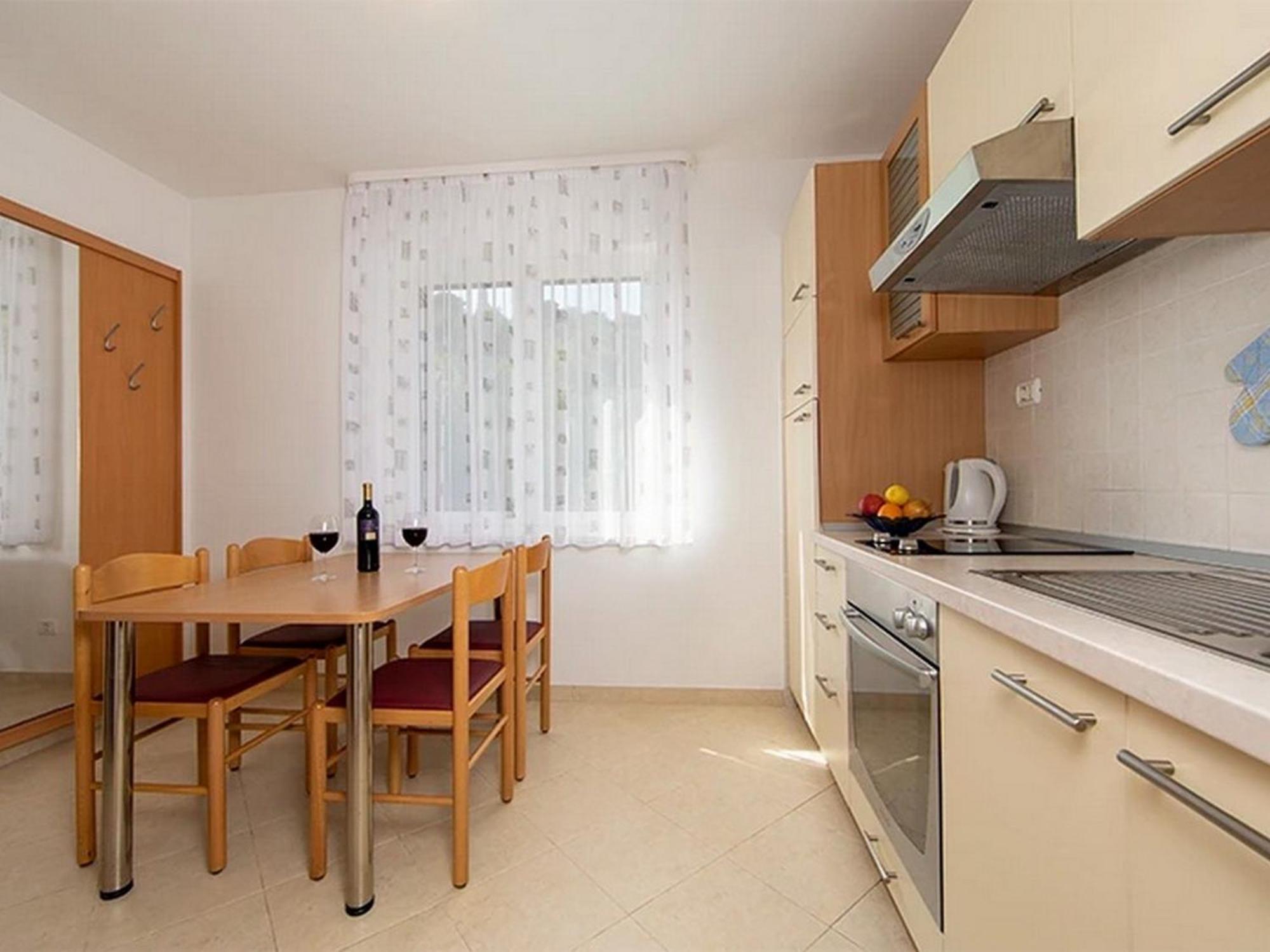 Apartments By The Sea Igrane, Makarska - 17292 Номер фото